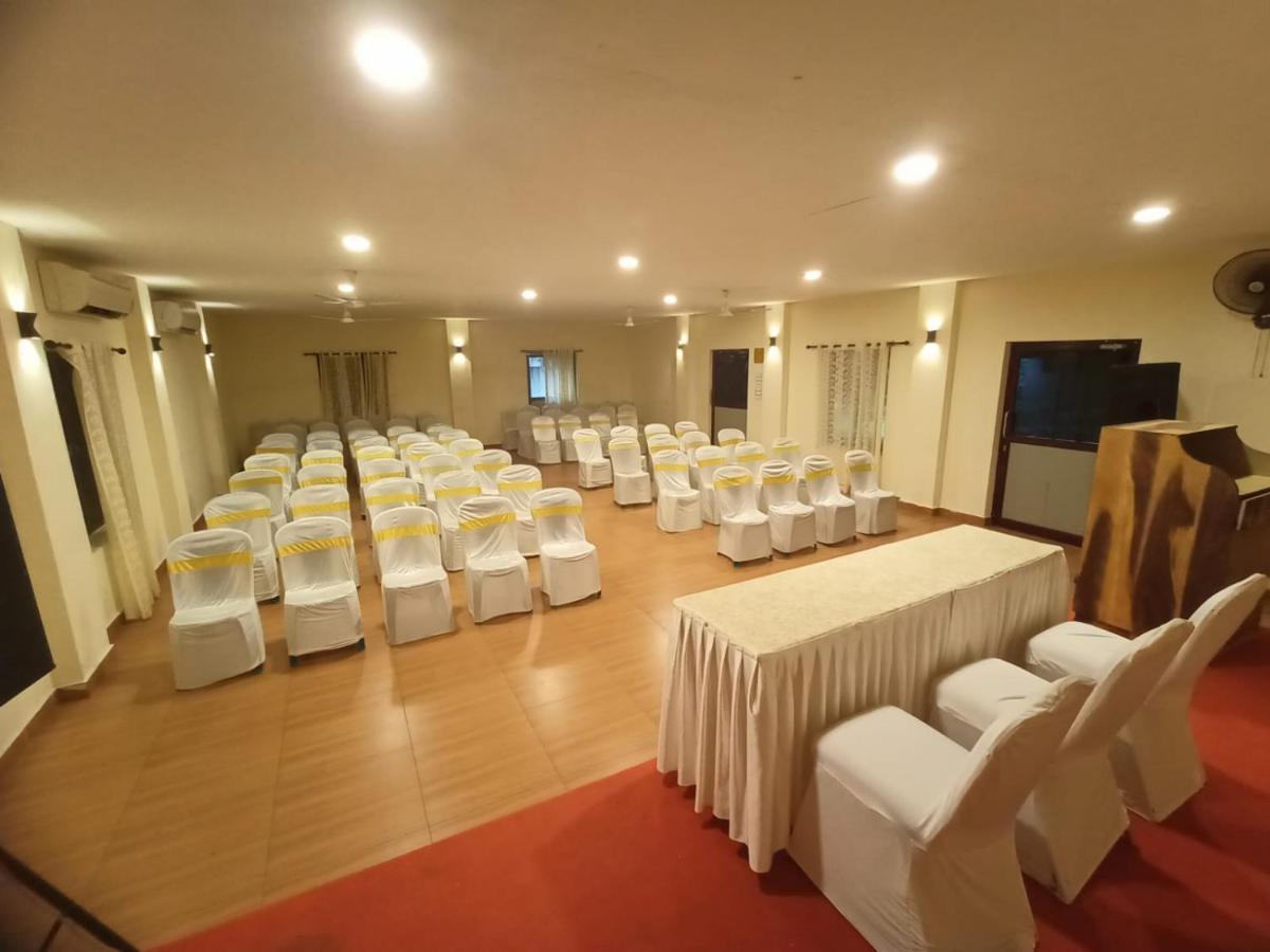 Sea Lagoon Health Resort Kochi Exterior foto